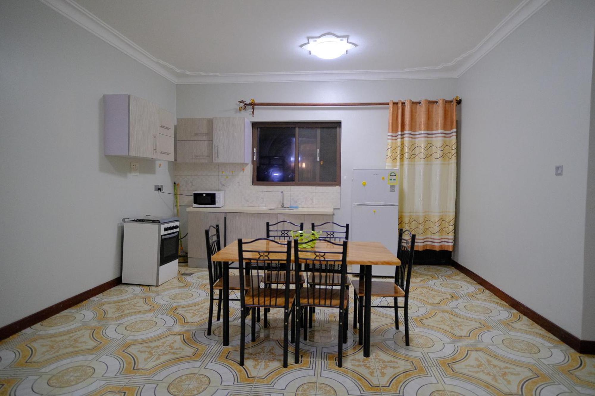 Crystal Apartments Entebbe Uganda Next To Un Base Exterior photo